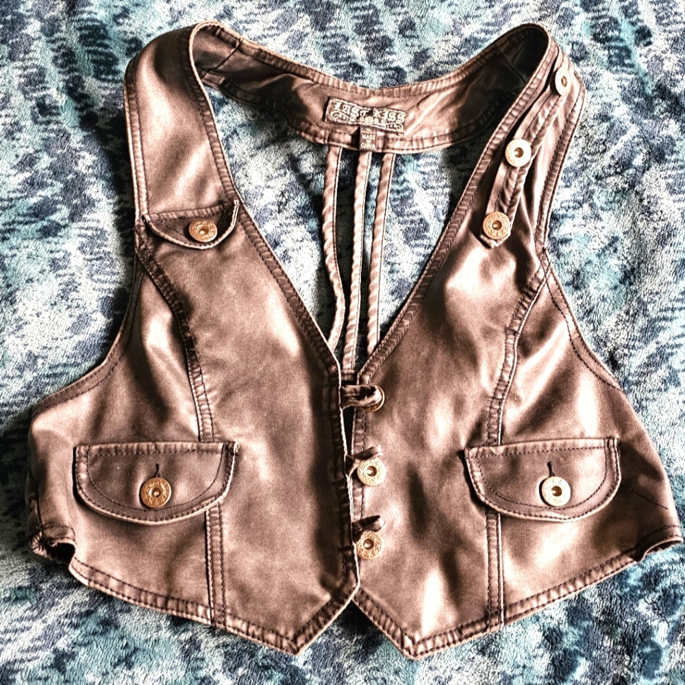 Last kiss Gropped Grunge‎ Rock Goth Faux Leather vest, size XL (more like L)